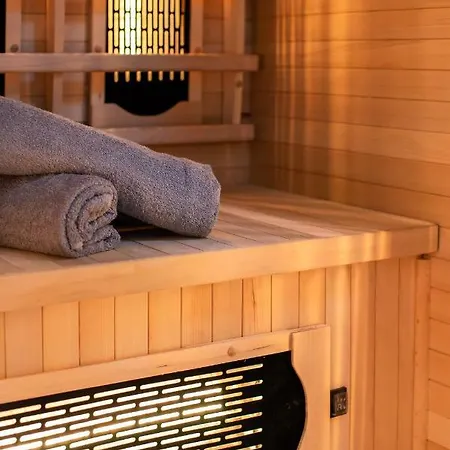 Apartment Kalvin Square Elite 4you With Sauna, Aircon, Ceiling Mirror