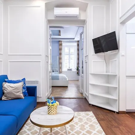 Kalvin Square Elite 4you With Sauna, Aircon, Ceiling Mirror Apartment Budapest