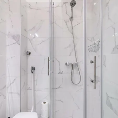 Kalvin Square Elite 4you With Sauna, Aircon, Ceiling Mirror Βουδαπέστη